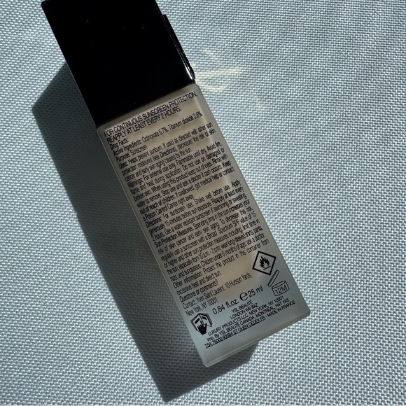 Yves Saint Laurent All Hours Luminous Natural Matte Foundation SPF 30 - LN4 - Picture 3 of 4